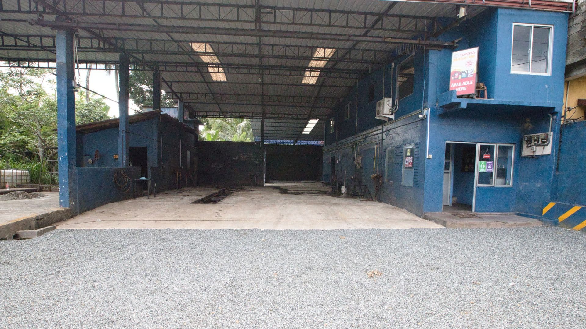 Multi-vehicle covered workshop and wash bays at CarVibes detailing facility